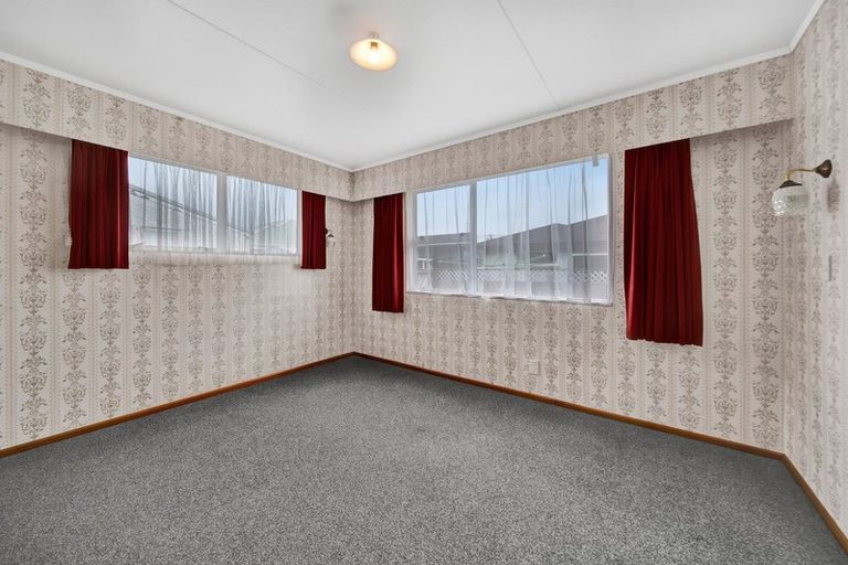 Photo of property in 19 Milmoe Street, Hawera, 4610