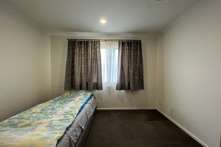 Photo of property in 587 Great South Road, Rosehill, Papakura, 2113