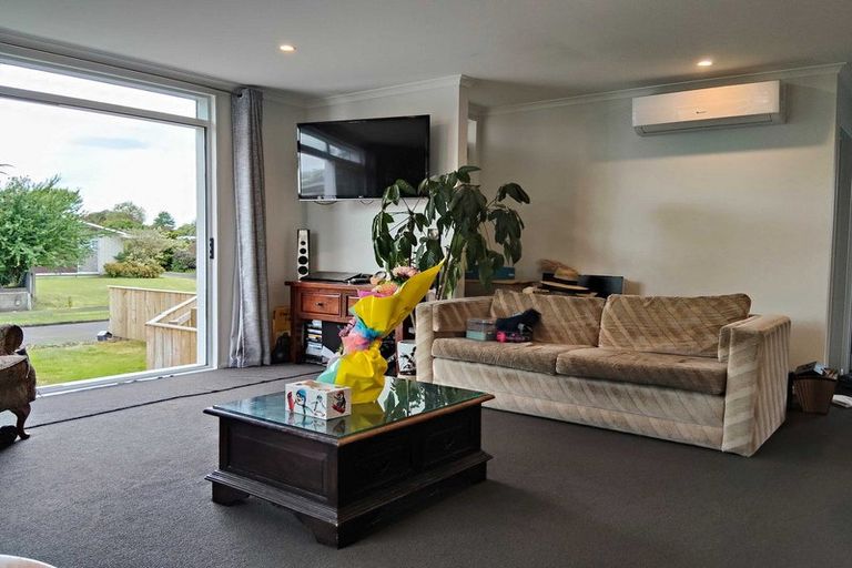 Photo of property in 10 Cohen Place, Milson, Palmerston North, 4414