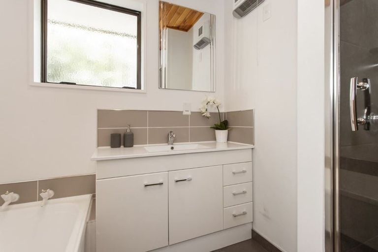 Photo of property in 2/30 Lees Road, Strowan, Christchurch, 8052