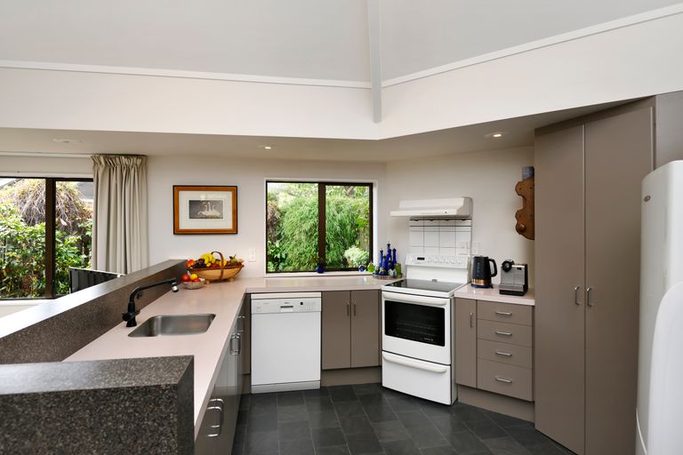 Photo of property in 21 Farnham Drive, Richmond, 7020