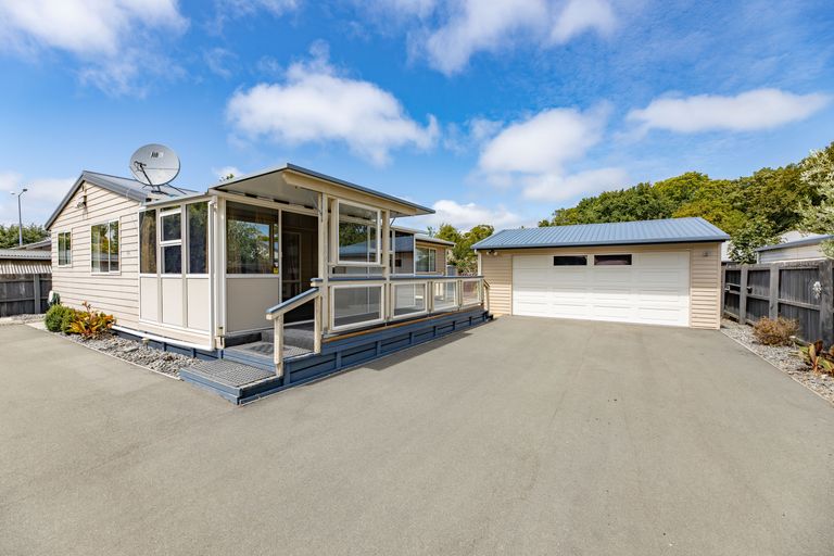 Photo of property in 681 Main North Road, Belfast, Christchurch, 8051