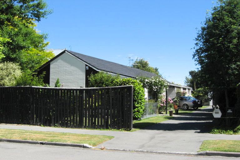 Photo of property in 1/10 Jamell Place, Avonhead, Christchurch, 8042