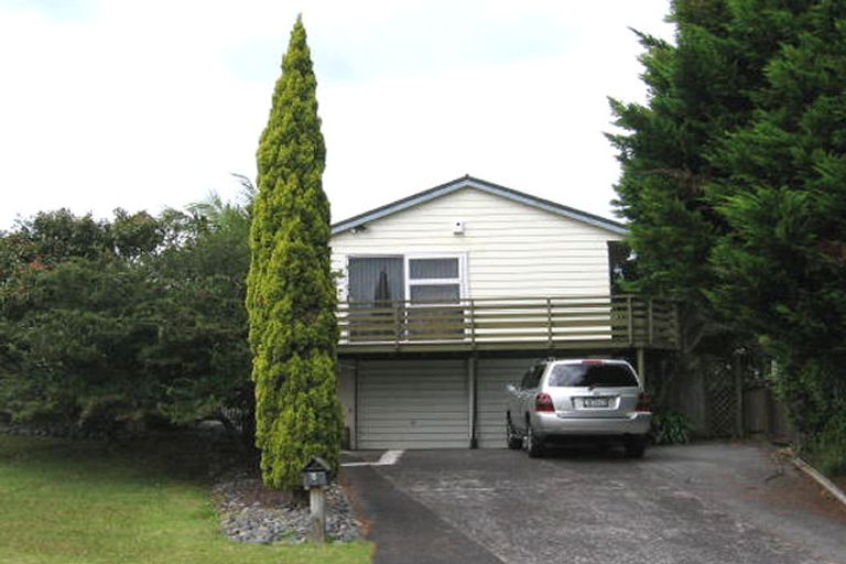 Photo of property in 13 Catalina Crescent, Forrest Hill, Auckland, 0620