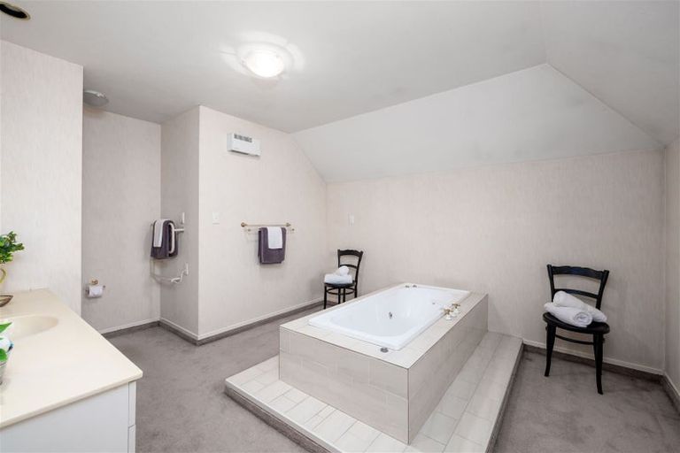 Photo of property in 4 Woodford Terrace, Ilam, Christchurch, 8053