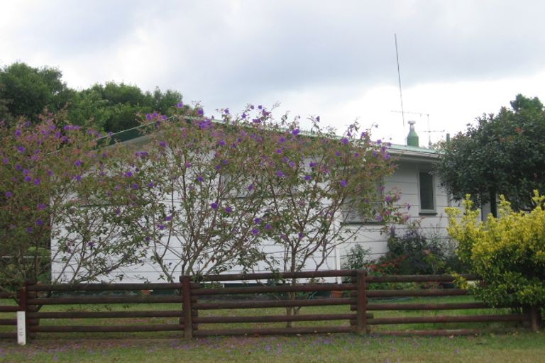 Photo of property in 23 The Grove, Titirangi, Auckland, 0604