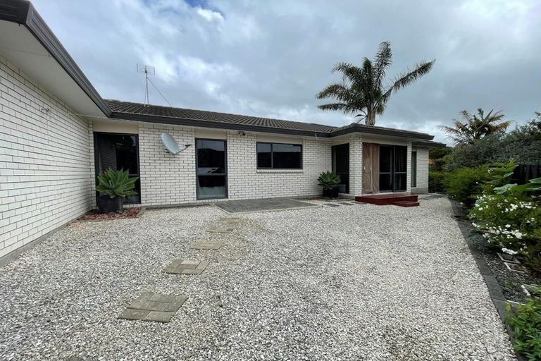 Photo of property in 3 Carnelian Court, Westgate, Auckland, 0614