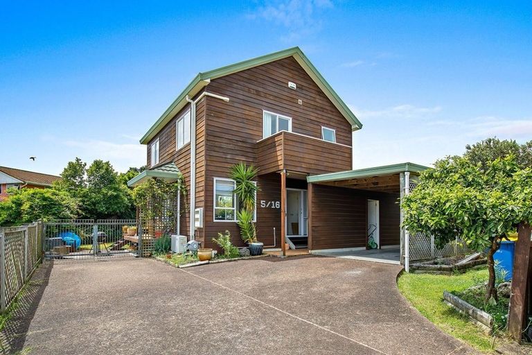 Photo of property in 5/16 Arahoe Road, New Lynn, Auckland, 0600