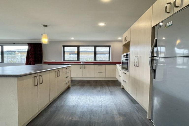 Photo of property in 3a Oxford Crescent, Ebdentown, Upper Hutt, 5018