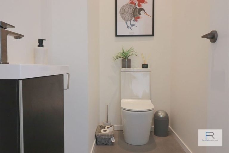 Photo of property in 4 Tapuwae Way, Mangere Bridge, Auckland, 2022