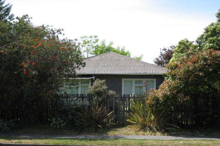Photo of property in 6 Avonhead Road, Avonhead, Christchurch, 8042