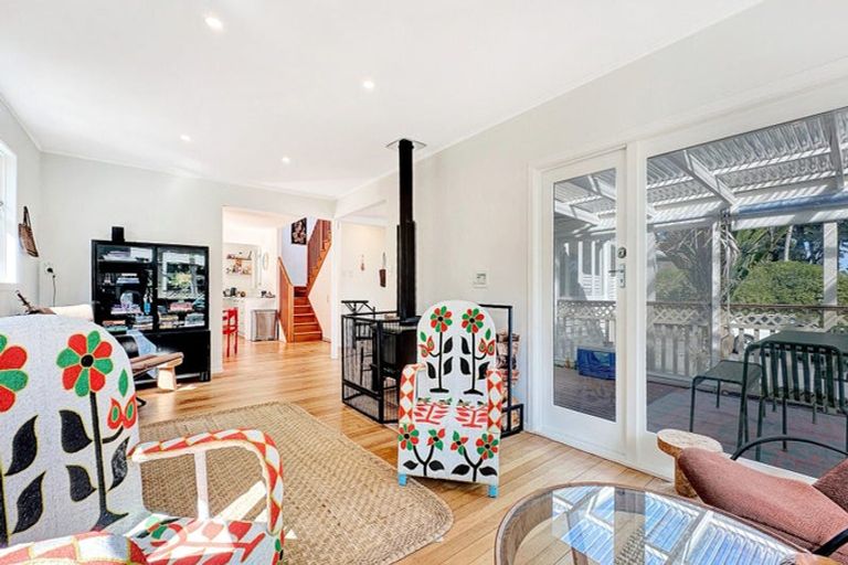 Photo of property in 665 South Titirangi Road, Titirangi, Auckland, 0604