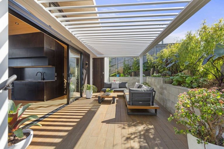 Photo of property in 21 Point Street, Raglan, 3225