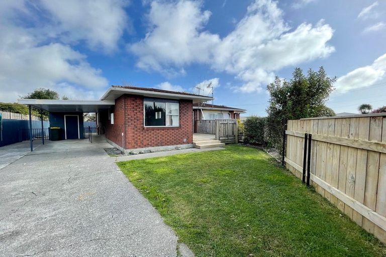 Photo of property in 1 Puriri Place, Levin, 5510
