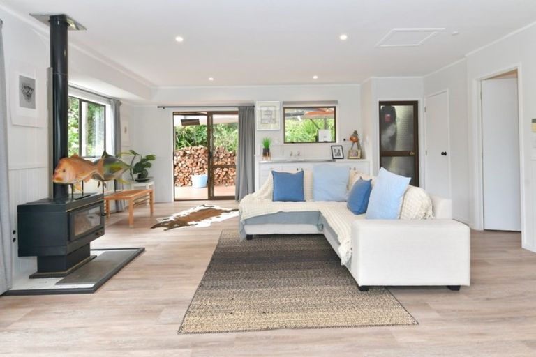 Photo of property in 258 Wade River Road, Wade Heads, Whangaparaoa, 0932