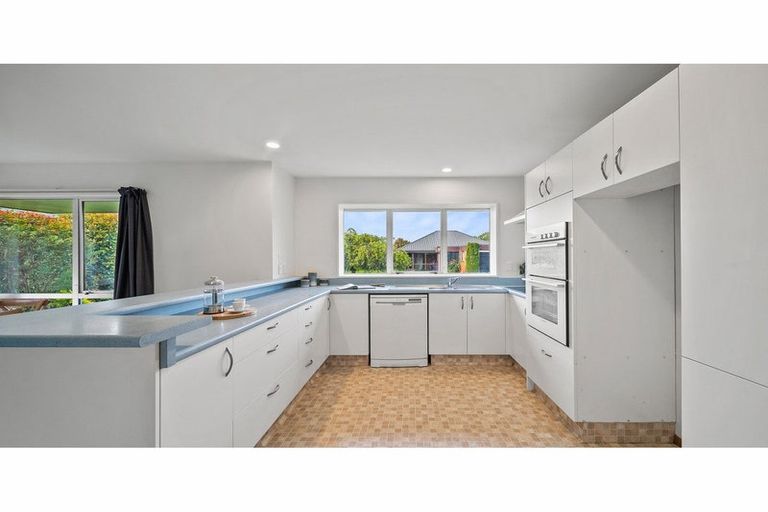 Photo of property in 4 Fountainhead Lane, Hillmorton, Christchurch, 8025