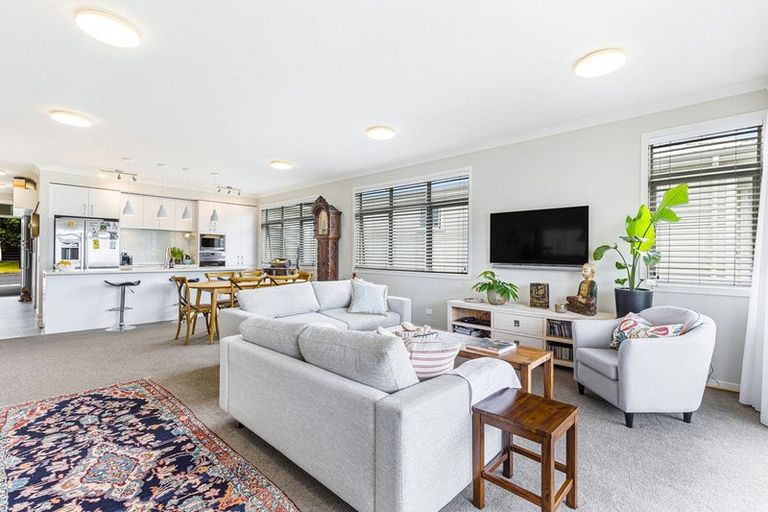 Photo of property in 52 Landmark Terrace, Orewa, 0931