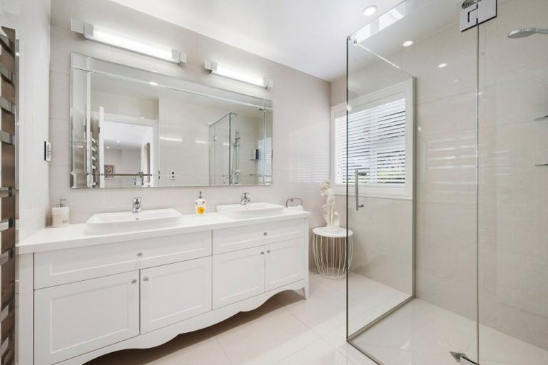 Photo of property in 6d Burford Place, Mellons Bay, Auckland, 2014