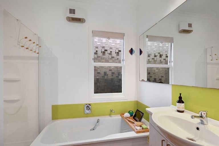 Photo of property in 22a Whiteley Street, Moturoa, New Plymouth, 4310