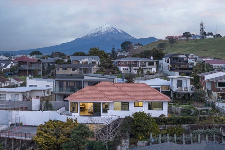 Photo of property in 23 Peace Avenue, Moturoa, New Plymouth, 4310