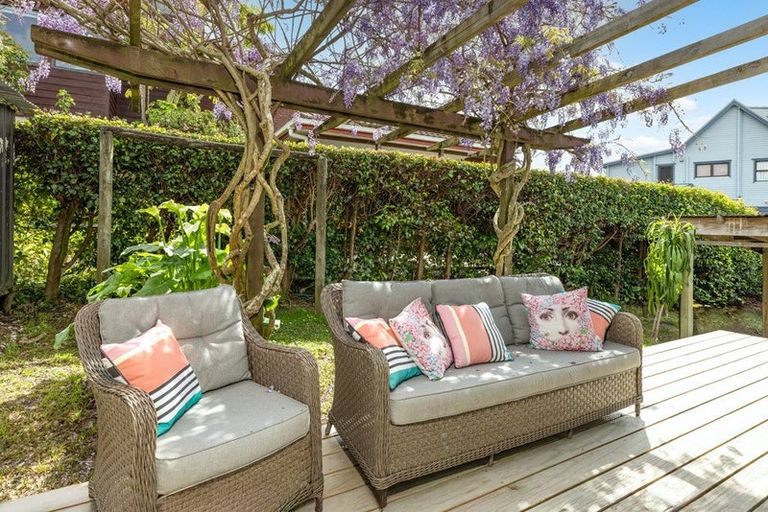 Photo of property in 9 Sunlight Promenade, Snells Beach, 0920