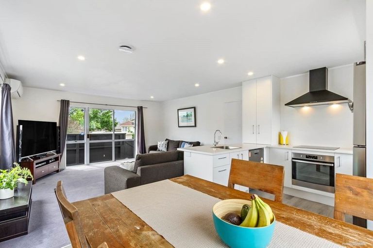 Photo of property in 1/12 Brookfield Road, Te Atatu Peninsula, Auckland, 0610