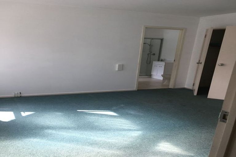 Photo of property in 2/70 Seaview Road, Glenfield, Auckland, 0629