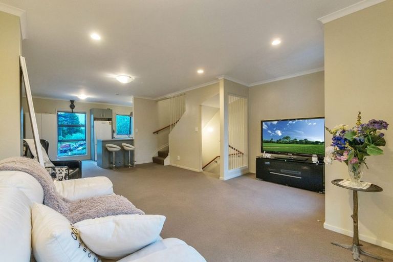 Photo of property in 13 Barnea Circle, Glen Eden, Auckland, 0602