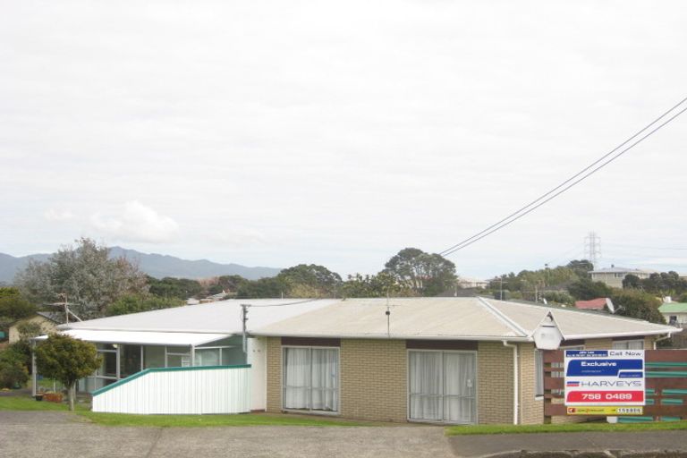 Photo of property in 28a Simons Street, Moturoa, New Plymouth, 4310