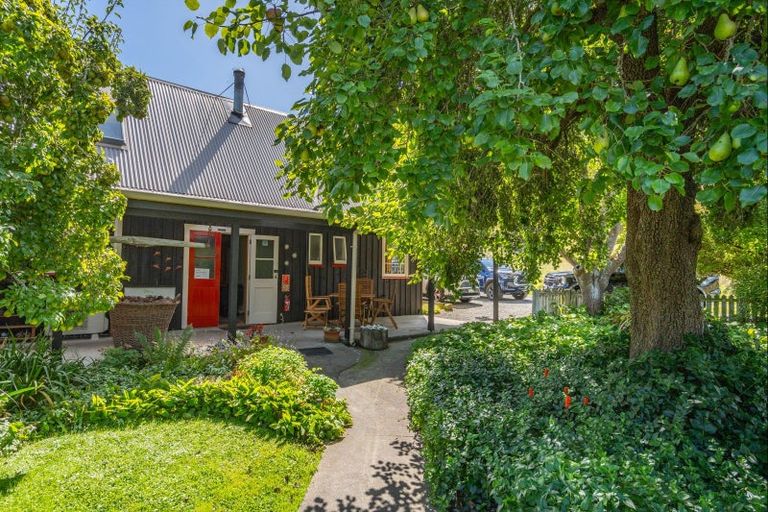 Photo of property in 5849 Christchurch Akaroa Road, Duvauchelle, Akaroa, 7582