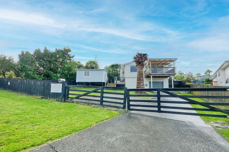 Photo of property in 32 Glenbervie Crescent, Massey, Auckland, 0614