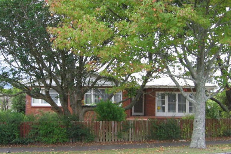 Photo of property in 1/15 Fruitvale Road, New Lynn, Auckland, 0600