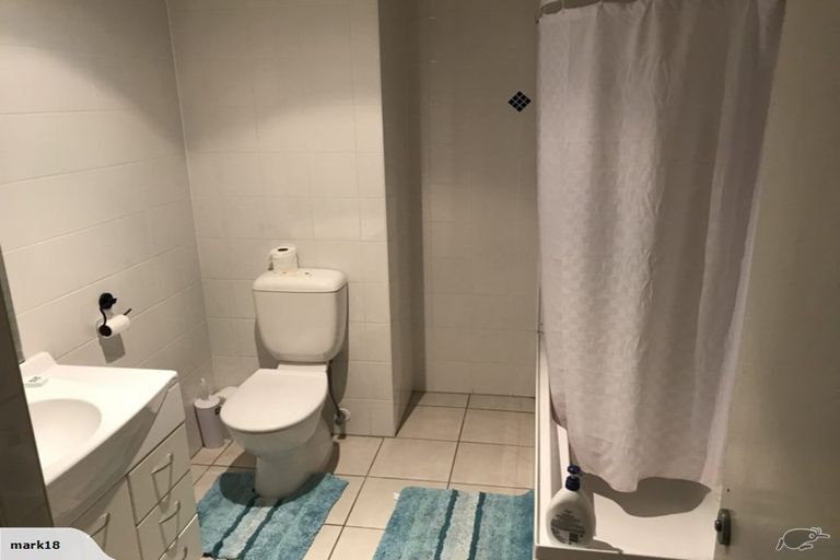 Photo of property in Stadium Garden Flats, 212/107 Thorndon Quay, Pipitea, Wellington, 6011