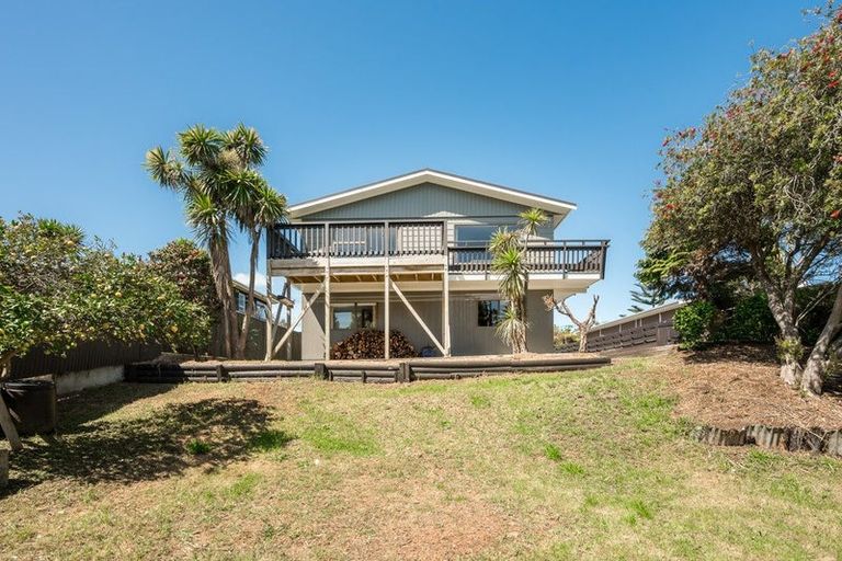 Photo of property in 3 Atua Street, Waikanae Beach, Waikanae, 5036