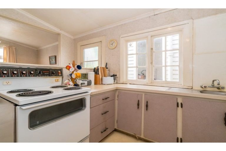 Photo of property in 395 South Road, Caversham, Dunedin, 9012