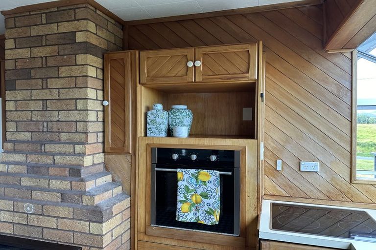 Photo of property in 25 Pyle Road West, One Tree Point, 0118