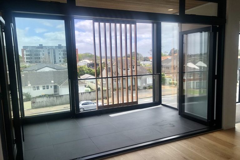 Photo of property in Frank Sargeson Apts, 202/74 Anzac Street, Takapuna, Auckland, 0622