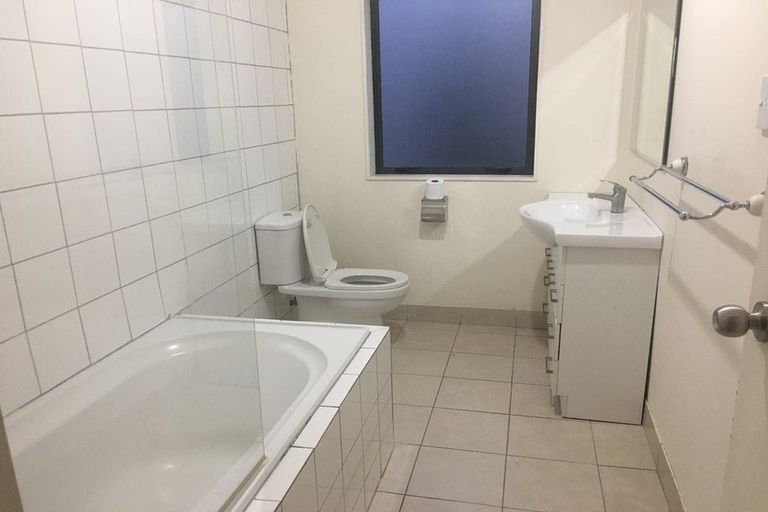 Photo of property in 9 Woodall Place, Totara Vale, Auckland, 0627