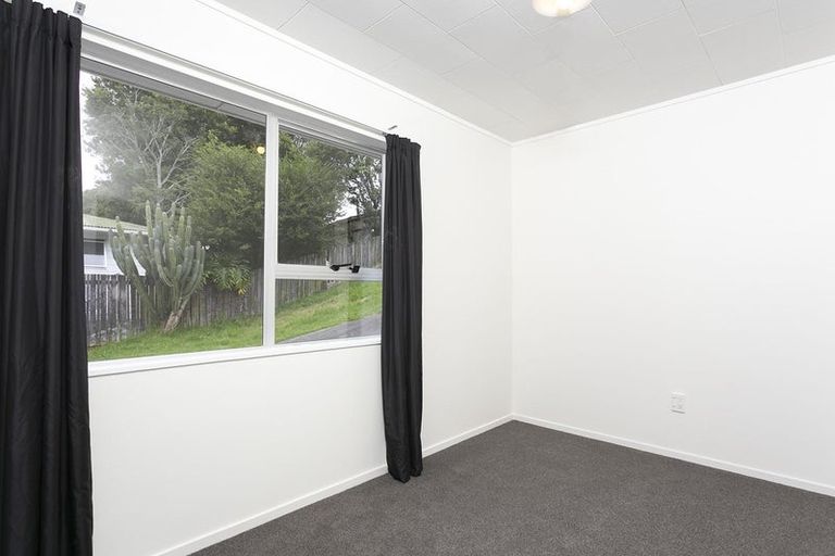Photo of property in 90 Sunnyside Road, Sunnyvale, Auckland, 0612