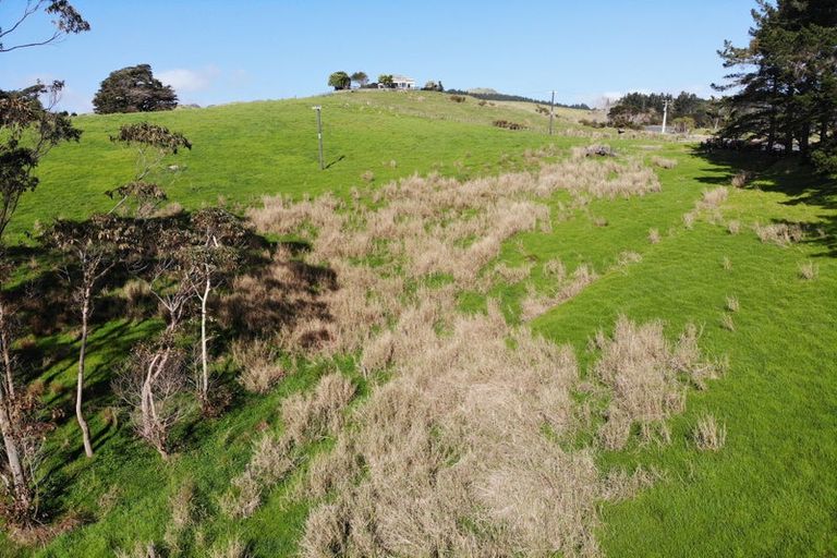 Photo of property in 3060 Kaipara Coast Highway, Glorit, 0984