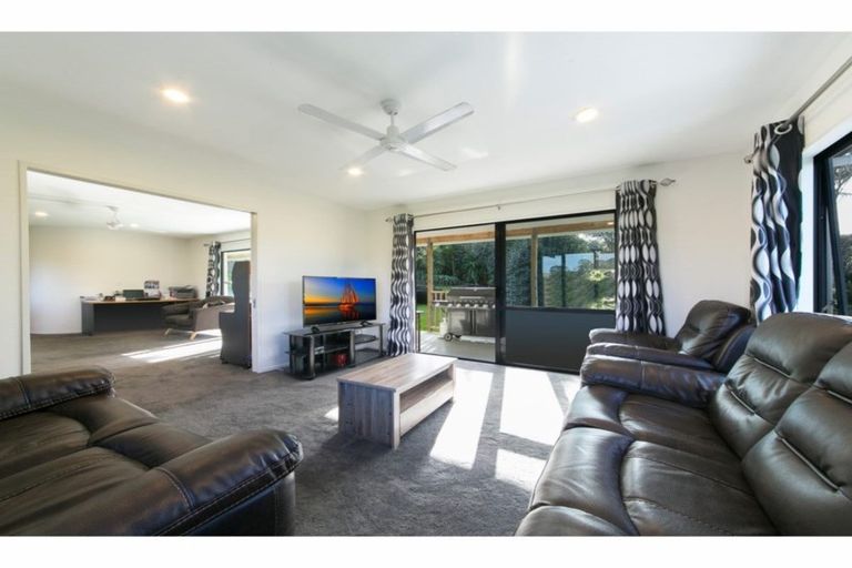 Photo of property in 16 Denehurst Drive, Waimauku, 0812