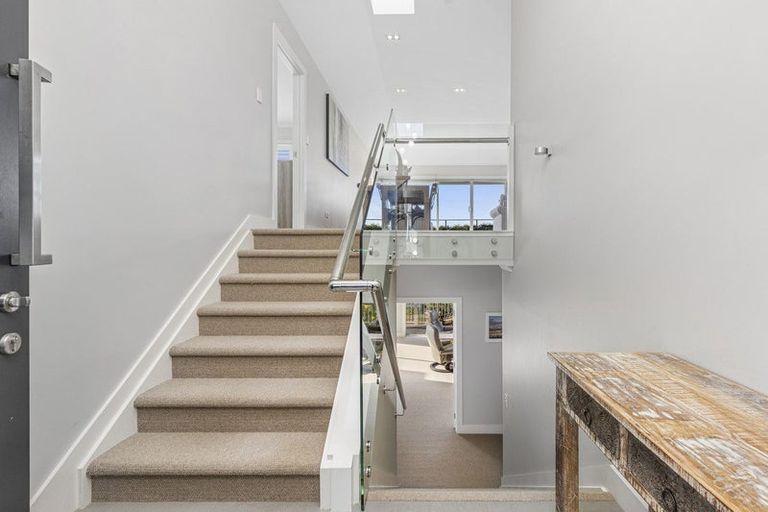 Photo of property in 18 Panorama Heights, Orewa, 0931