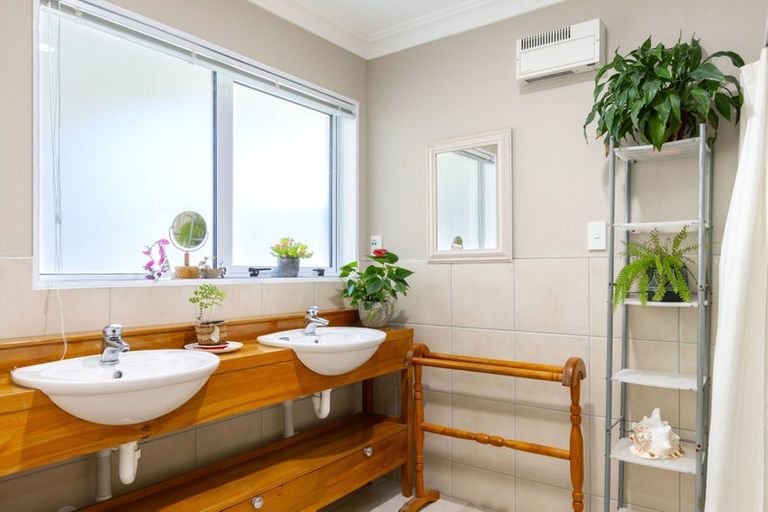 Photo of property in 40-42 Waikawa Road, Picton, 7220