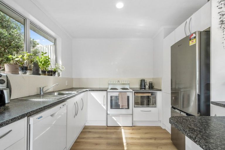 Photo of property in 43 Karaka Street, Helensville, 0800