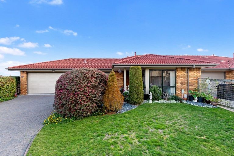 Photo of property in 63 Grosvenor Gardens, Flagstaff, Hamilton, 3210