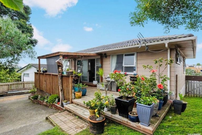 Photo of property in 82 Reynella Drive, Massey, Auckland, 0614