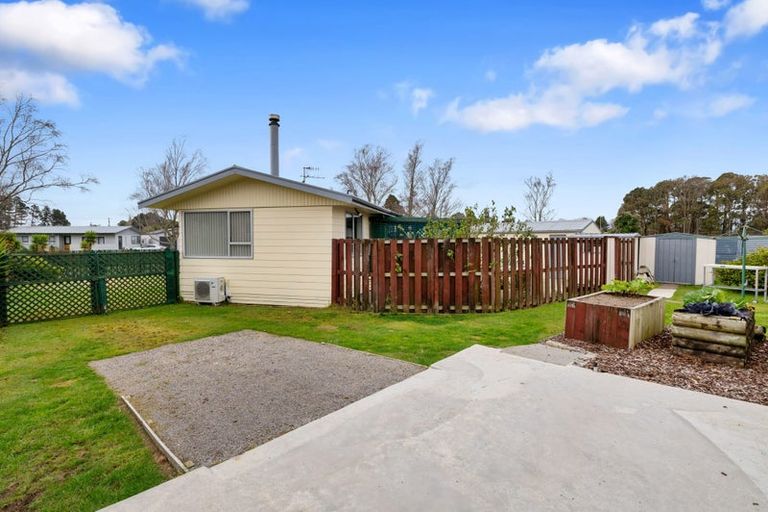 Photo of property in 25 Matthew Place, Kawaha Point, Rotorua, 3010