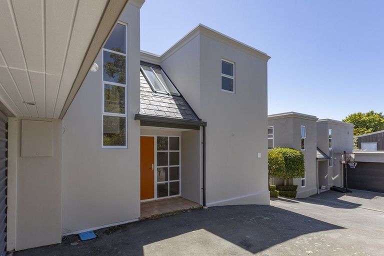 Photo of property in 2/5a Madeley Road, Mount Pleasant, Christchurch, 8081