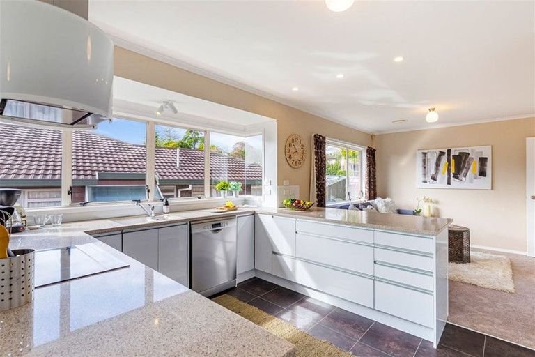 Photo of property in 9 Bayside Drive, Browns Bay, Auckland, 0630