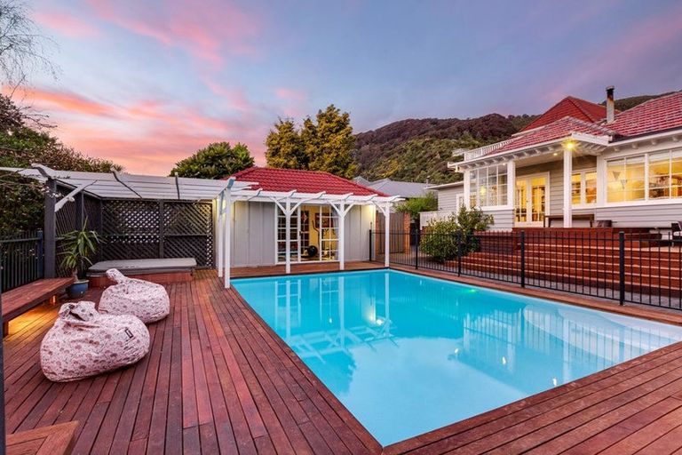 Photo of property in 396 Muritai Road, Eastbourne, Lower Hutt, 5013